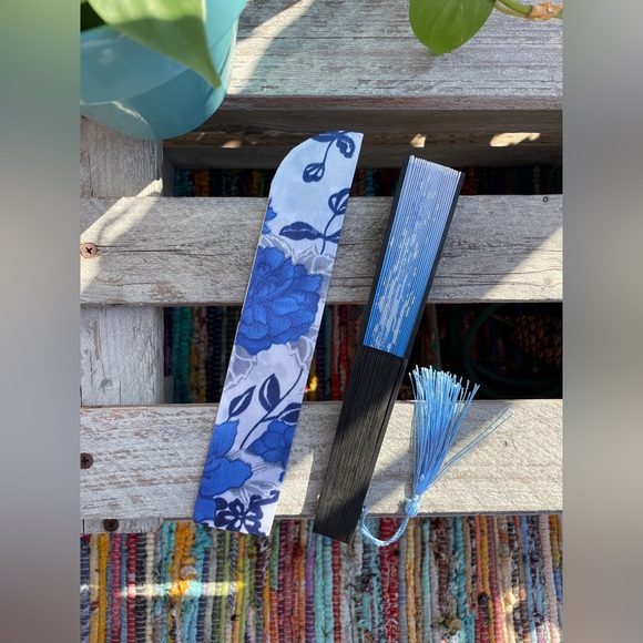 Silk & Bamboo (Hot Flash) Hand Fan with Satin Pouch - Picture 3 of 3